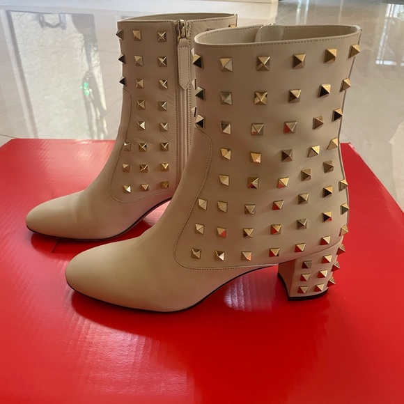 💯Auth VALENTINO GARAVANI Gold Studded Ankle Boots Excellent Condition Sz8 - Picture 3 of 13